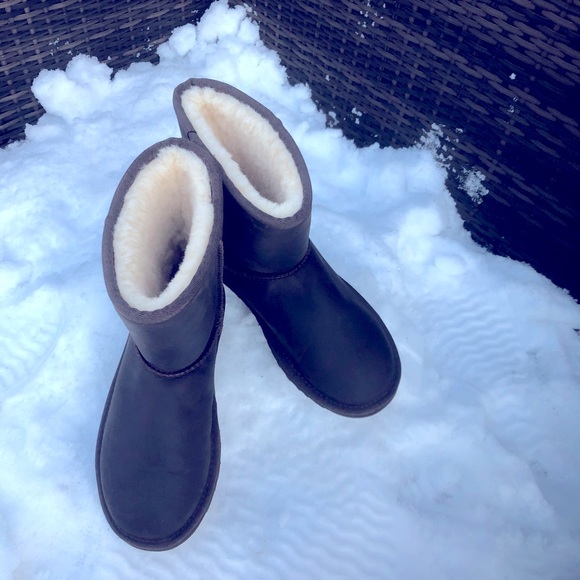 UGGs Classic Short Leather Boot Sz3 - Picture 7 of 11